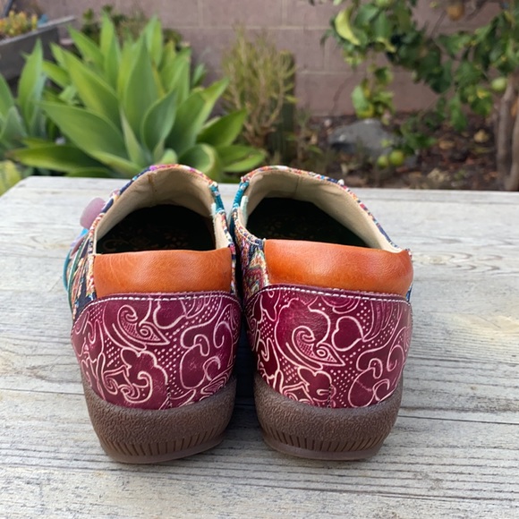 Exotic import casual zip on flats. - Picture 3 of 5